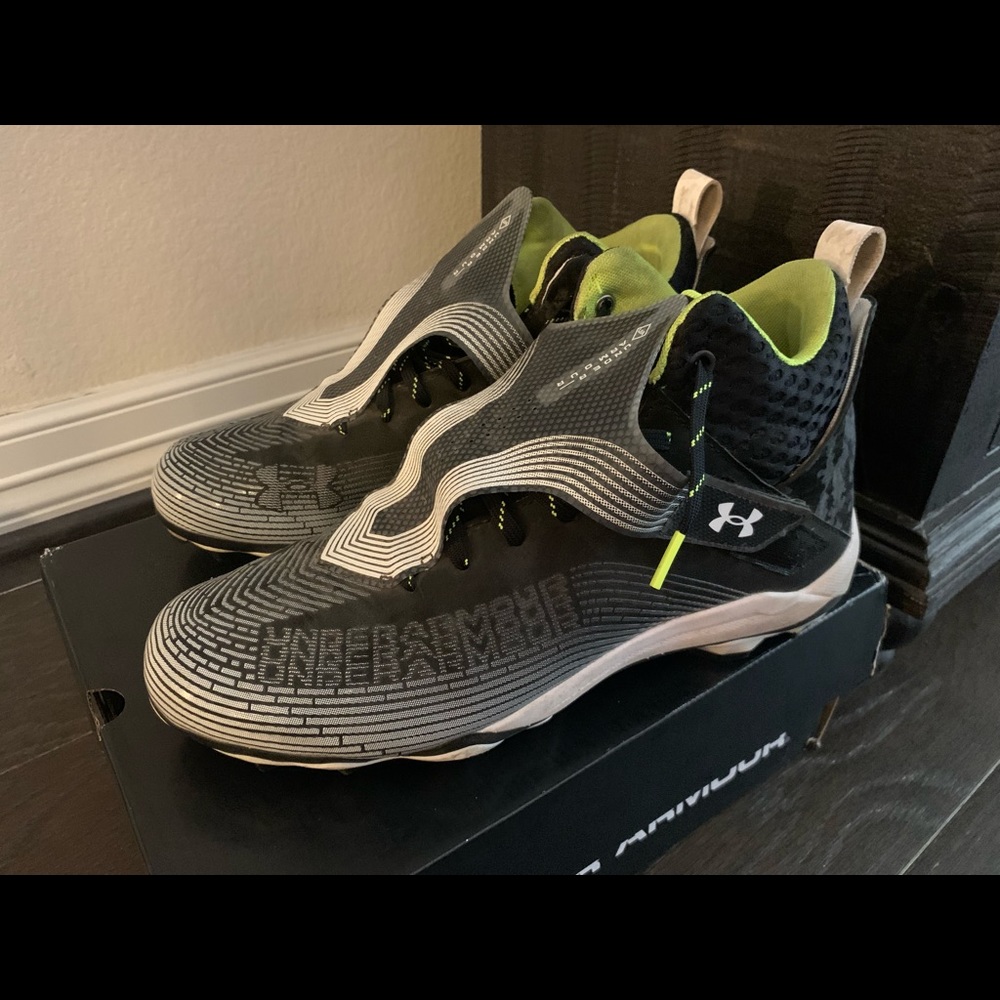 Under Armor Football Cleats Men’s